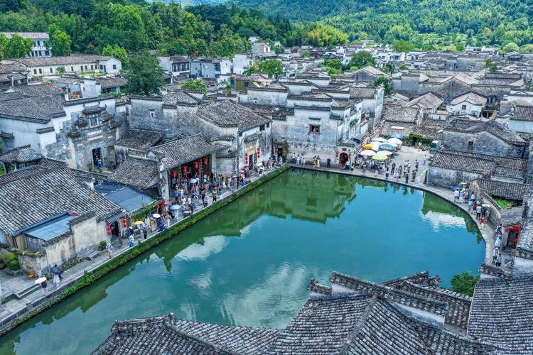 安徽黟县 暑期宏村旅游热 古韵水乡引客来